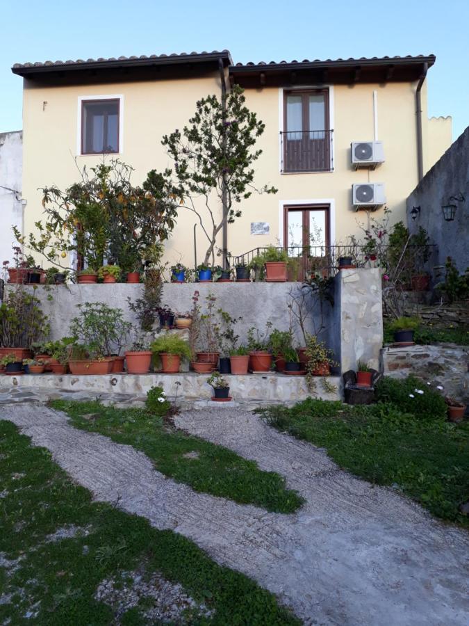 B&B S'Arrosa Antiga Santadi Buitenkant foto